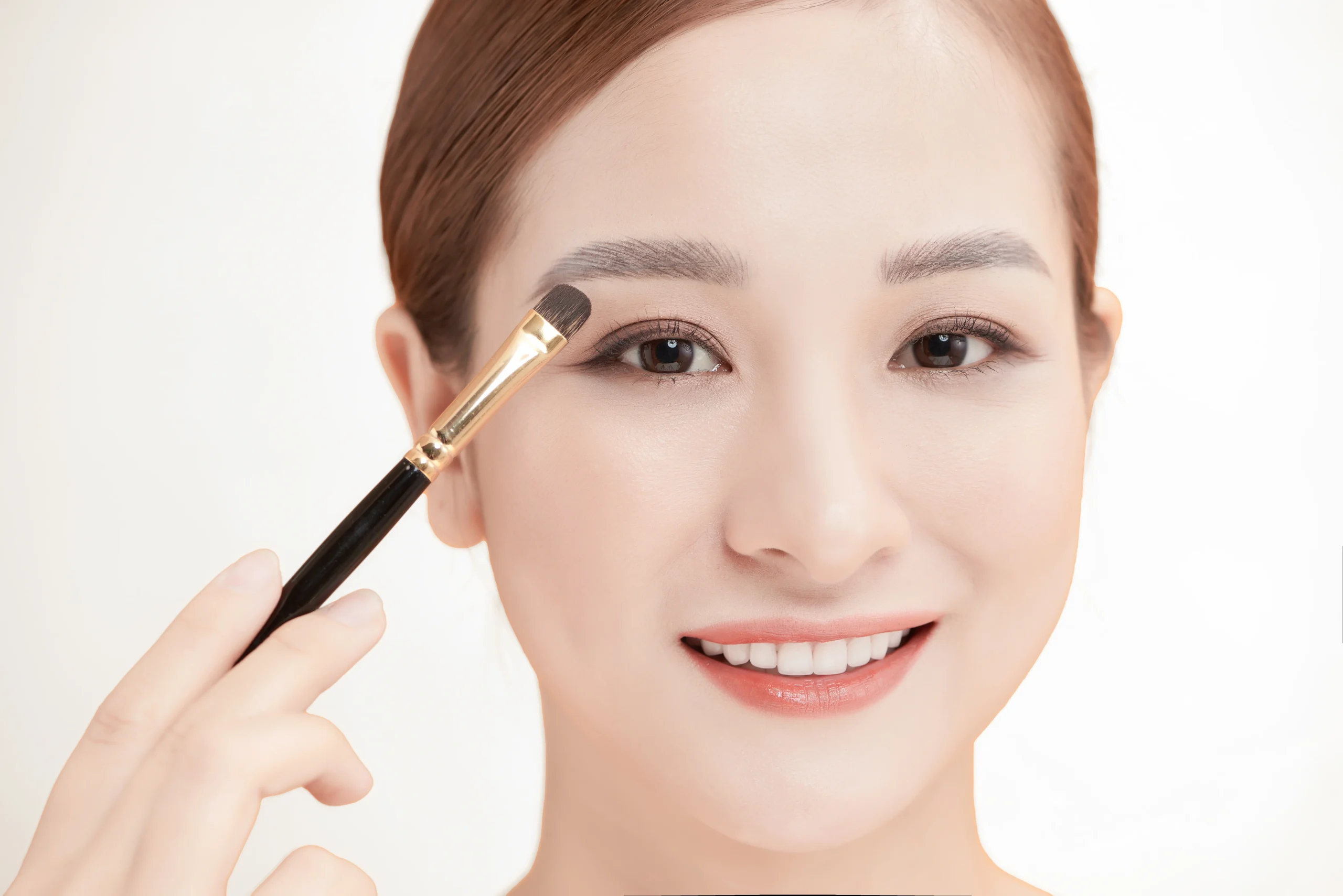 เทคนิคการแต่งหน้าบริเวณตาให้ดูมีมิติ